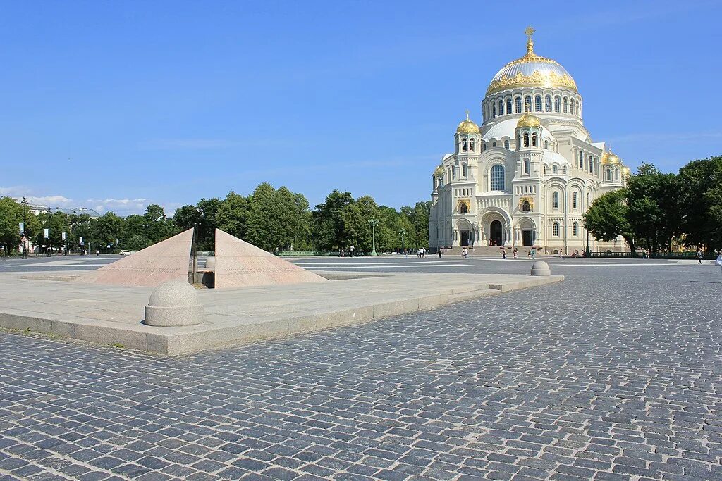 Якорная площадь - Picture of The Naval Cathedral of Saint Nicholas in Kronstadt,
