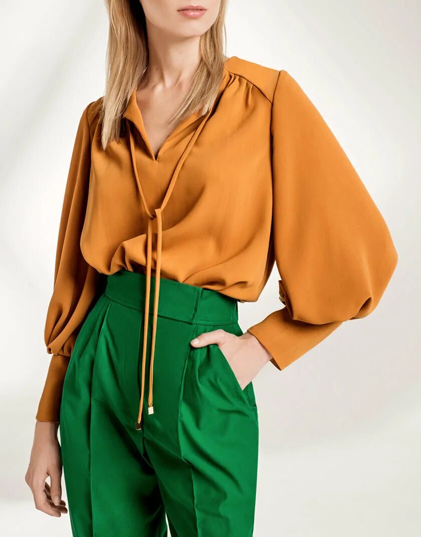 Широкие манжеты. Необычные манжеты на рукавах. Наручники черные. Широкие манжеты. Блузка с широкими рукавами.