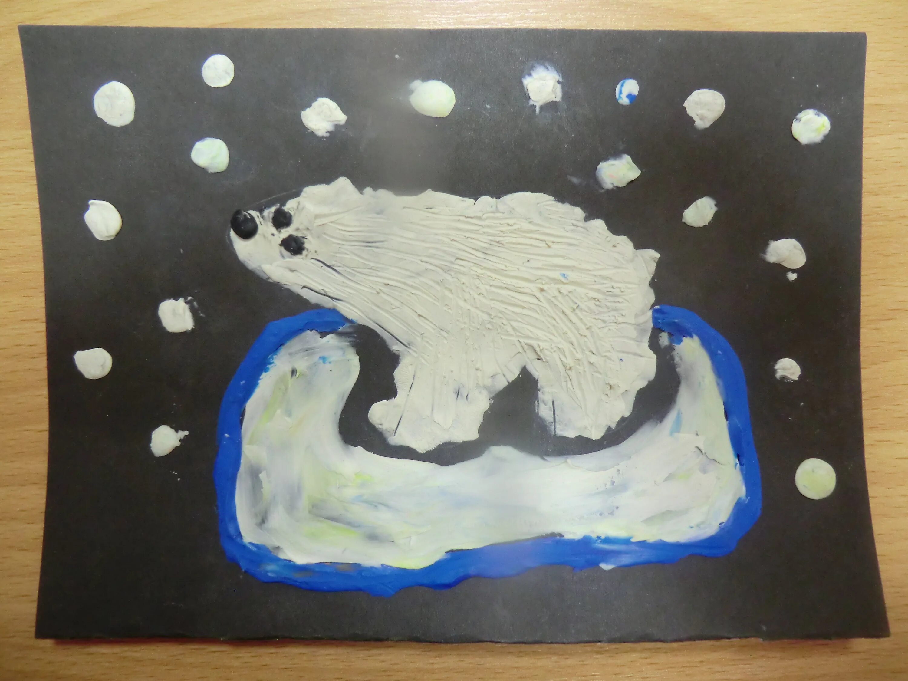 Детские работы из пластилина животные севера. Поделка белый медведь. Лепка животные севера старшая группа. Пластилинография. Белый медведь пластилинография средняя группа.