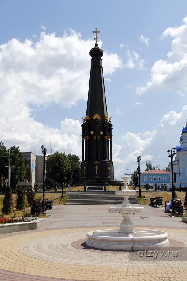Малый ярославец калужская. Сенная площадь малоярославец. Достопримечательности малоярославца калужской. Казанская церковь малоярославец. Малоярославец достопримечательности.