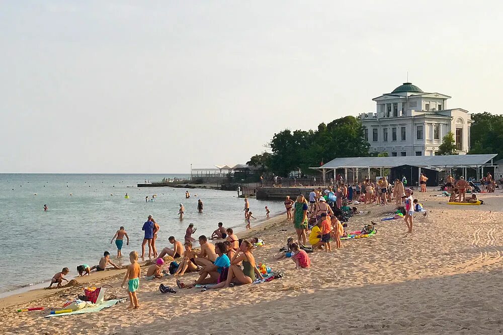 Обстановка в евпатории на сегодняшний день. Пляжи в евпатории 2025. набережная евпатории 2025. евпатория фото города 2025. евпатория достопримечательности и пляжи.