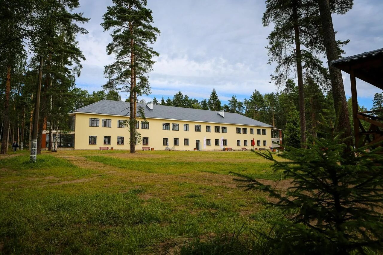 Дол алые паруса ленинградская. Алые паруса лагерь ЛЕНОБЛАСТЬ. Пионерский лагерь Алые паруса Ленинградская область. Дол Алые паруса Ленинградская область Пески. Лагерь Алые паруса Зеленогорск.