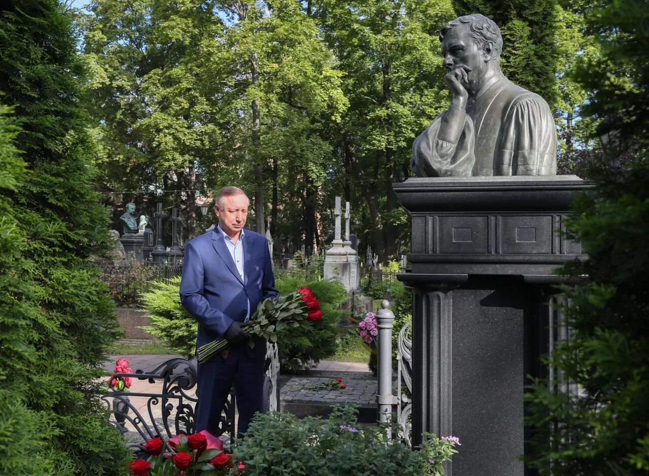 Собчак губернатор петербурга. Анатолий собчак. Анатолий собчак 1986. Анатолий собчак могила. Анатолий собчак 1989.
