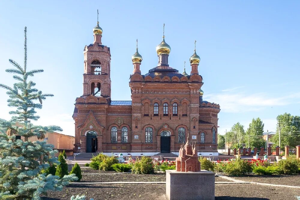 Сад храмов в Хвалынске. Хвалынск храм. Церковь Крестовоздвиженская г.Хвалынск. Город Хвалынск Саратовской области. Красивые места саратовской