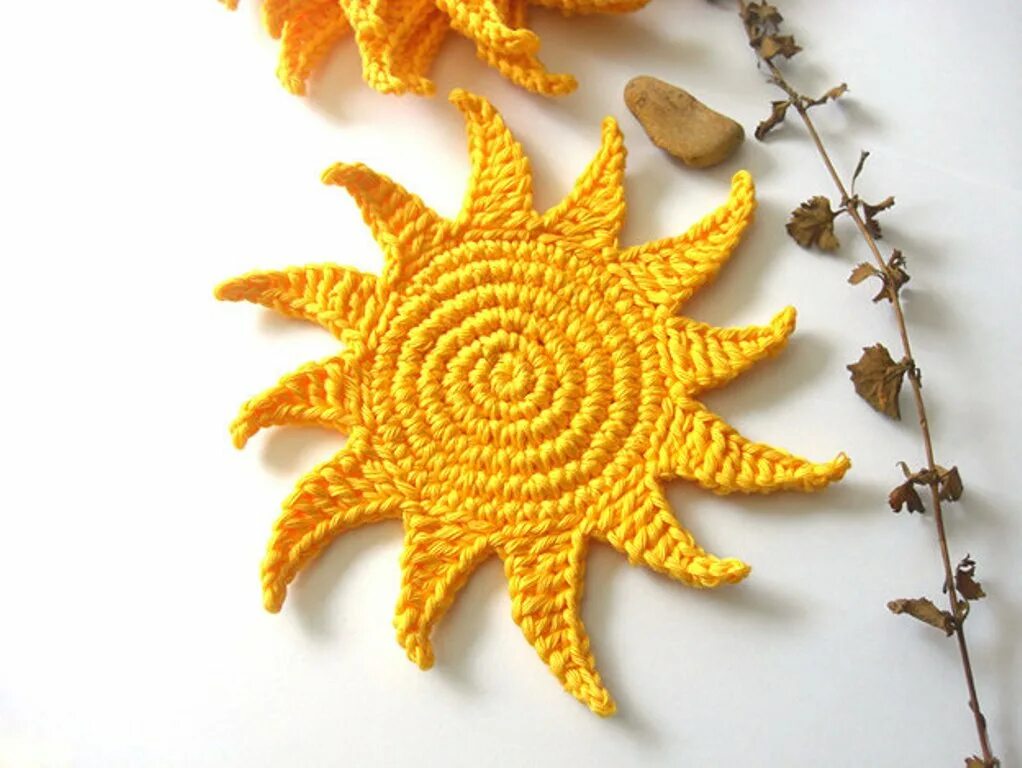 Солнышко крючком амигуруми. Солнце крючком. Вязаное солнышко крючком. Вязаное солнышко крючком. Игрушка солнышко крючком.