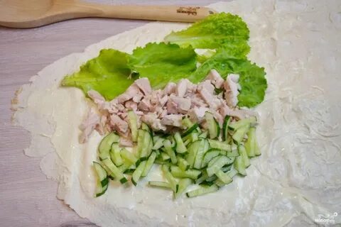 Лаваш с листьями салата