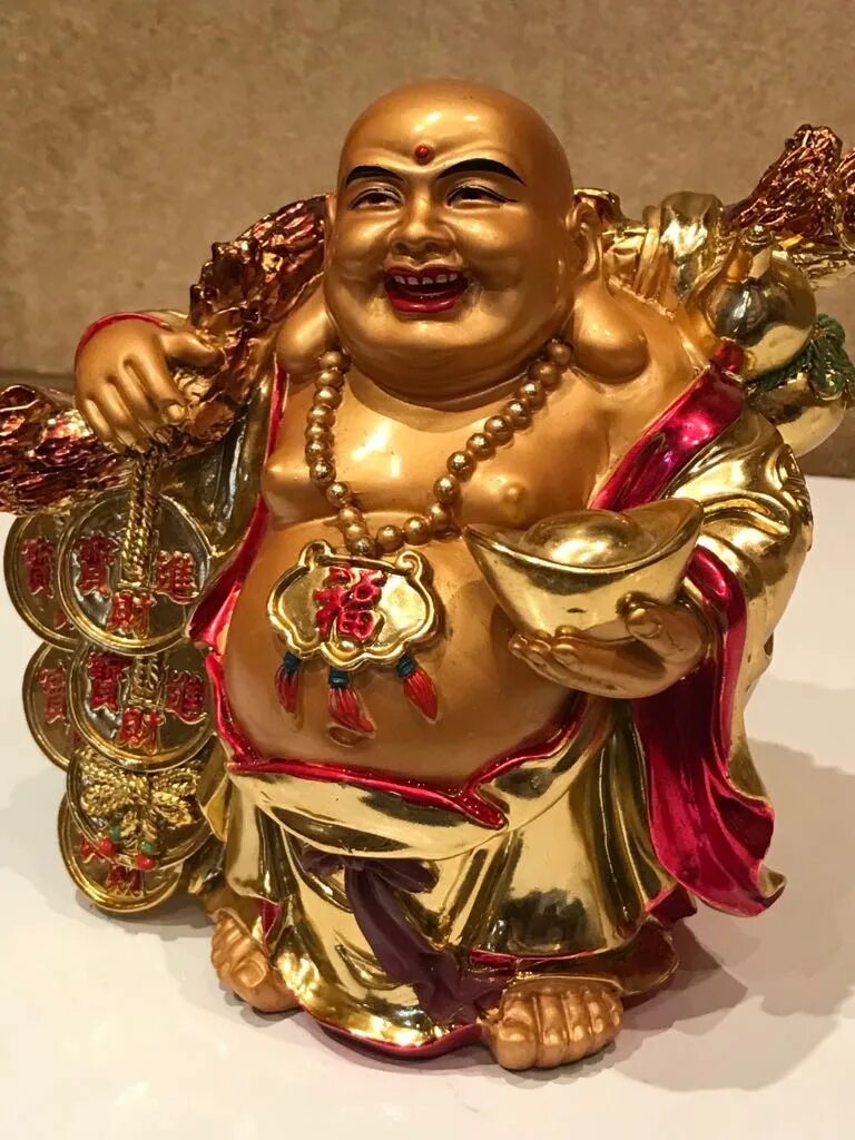 Бог богатства китайский Хотэй. Китайский Божок Хотей. Китайский Бог Будда. Статуэтка "Хотей со слитком". Бог достатка