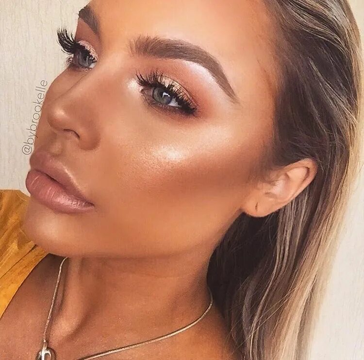 Efeito do iluminador na pele ❤ Maquillaje novia, Maquillaje de belleza, Hermoso