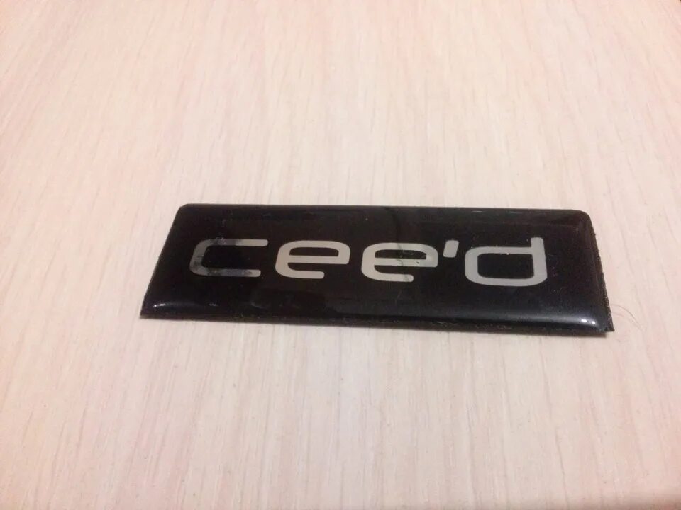 Эмблема ceed. Шильдик ceed парт номер. шильдик ceed на дверь багажника.