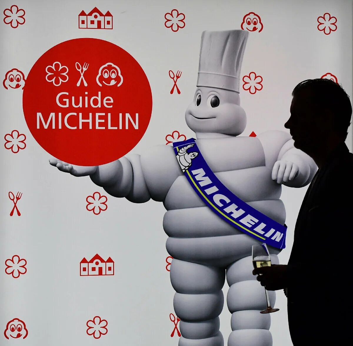 Первая звезда мишлен. Michelin 2022. Рестораны с тремя звездами Мишлен. Гид Мишлен. Гид Мишлен логотип.