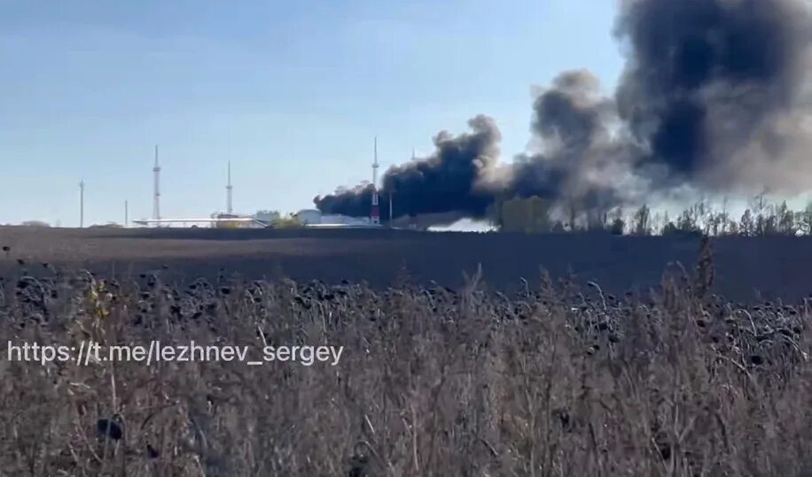 Пожар на нефтебазе в Белгороде. Пожар в Орловской области. Пожар в Кромах Орловской области. Горит Нефтебаза. Нефтебаза на семинарской в орле