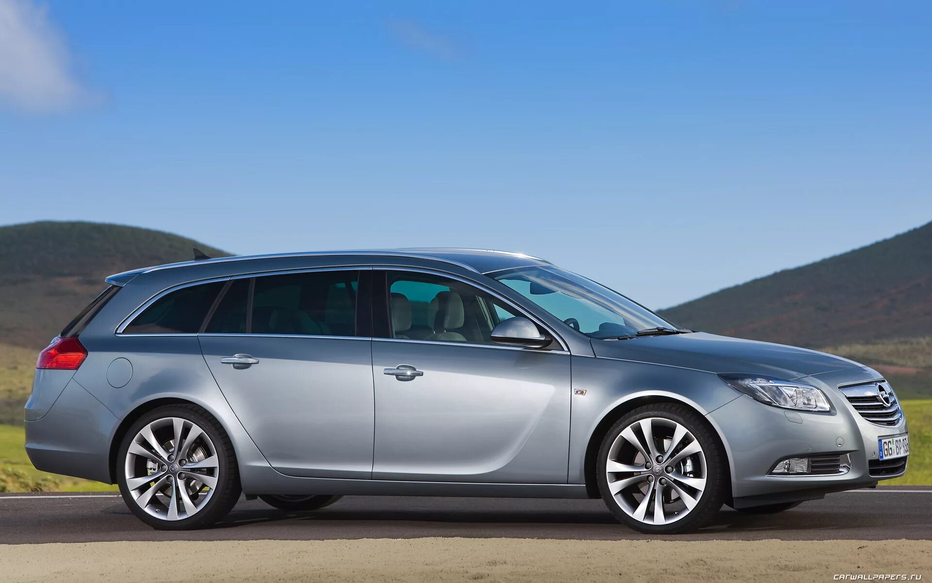 Опель инсигния дизель куплю. Opel Insignia Sports Tourer 2010. Opel Insignia 2010 универсал. Insignia Sports Tourer 2009. Опель Инсигния спорт Турер.