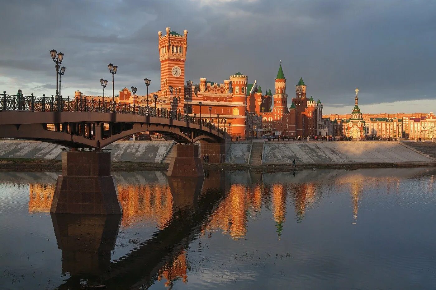 Фото республика. Йошкар-Ола. Йошкар-Ола. Набережная реки мост. Красный мост Марий Эл Йошкар-Ола. Йошкар Ола май.