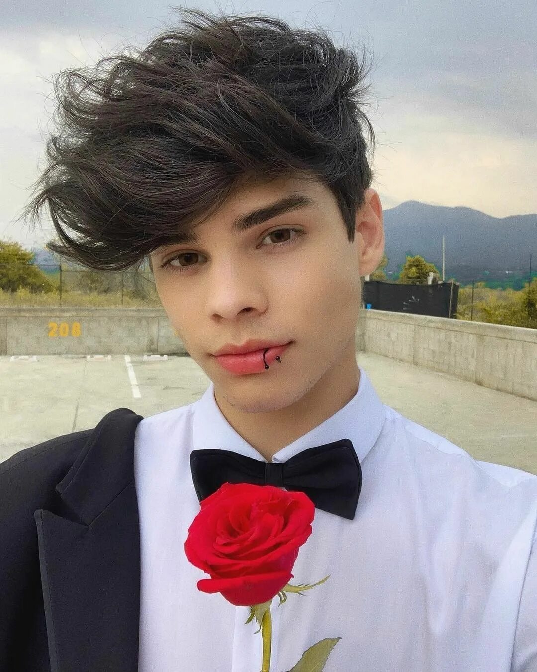 Самый красивый мальчик в тик токе. Самый красивый мальчик в тик токе. Парни из tik tok. Красавчик в тик токе. Брайс майкл холл.