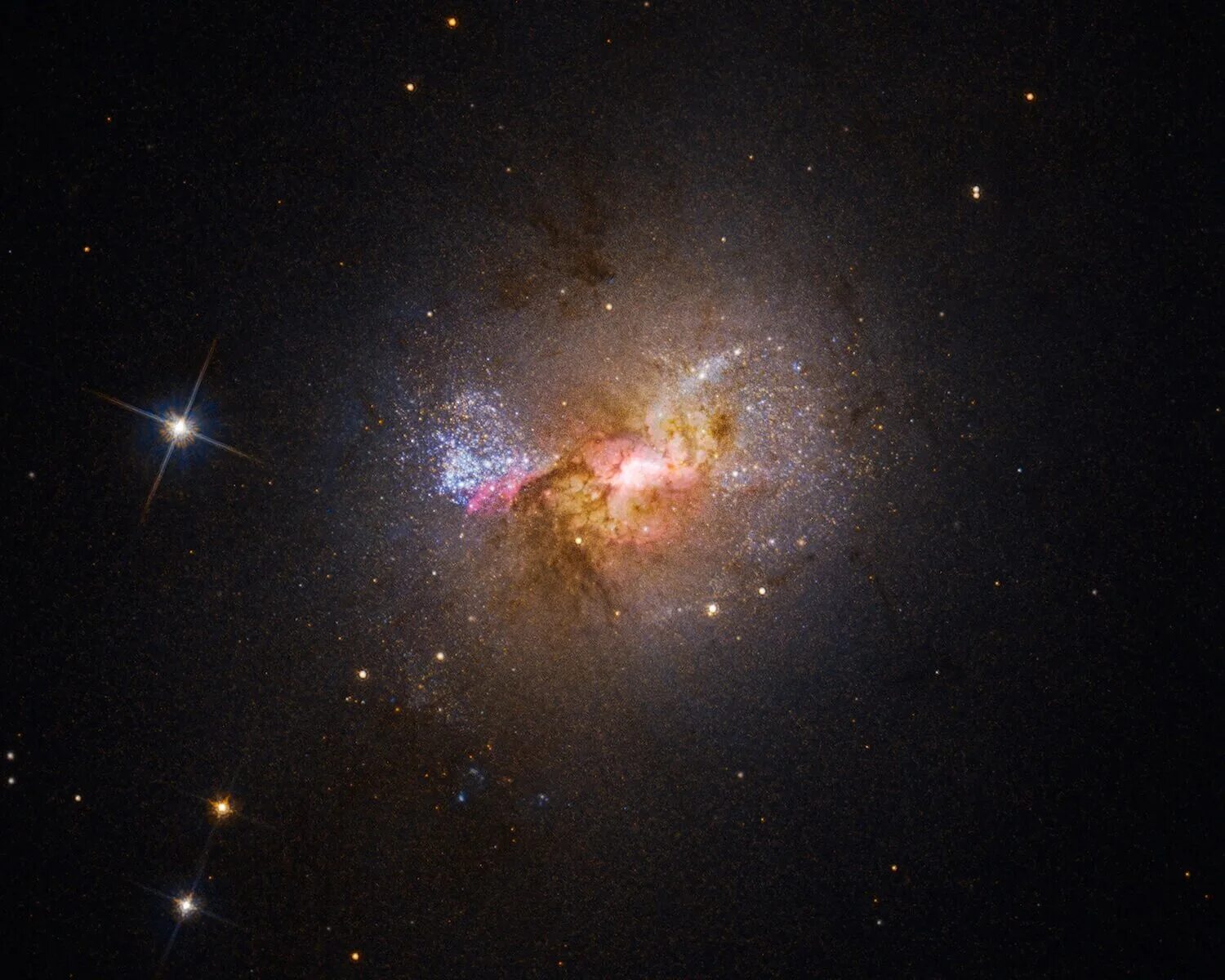 Самая большая черная дыра во вселенной. Кассиопея (карликовая Галактика). Галактика Henize 2-10. Чёрная дыра в галактике Млечный путь. Черная дыра с телескопа Хаббл.