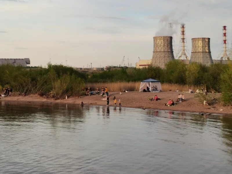 Пляж на Маршала Казакова. Пляж Красносельский район. Пляж на Невской губе. Пляжи на берегу Невы. Рабочий левый берег