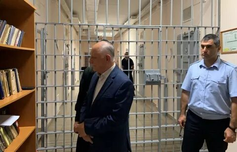 Работа в изоляторе