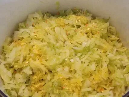 Кабачки с капустой в кастрюле