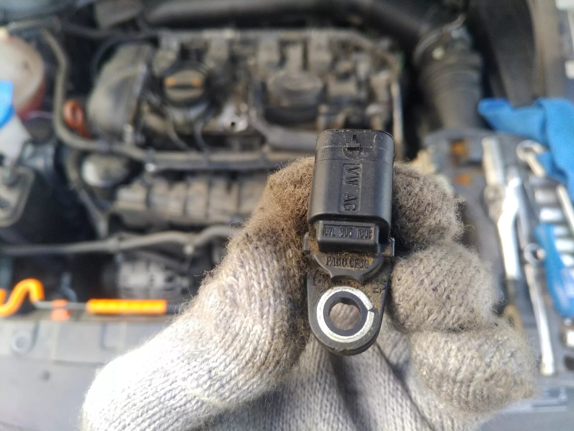 Замена датчика оборотов двигателя G 28, мотор BSE 1.6 - Skoda Octavia A5 Mk2, 1,