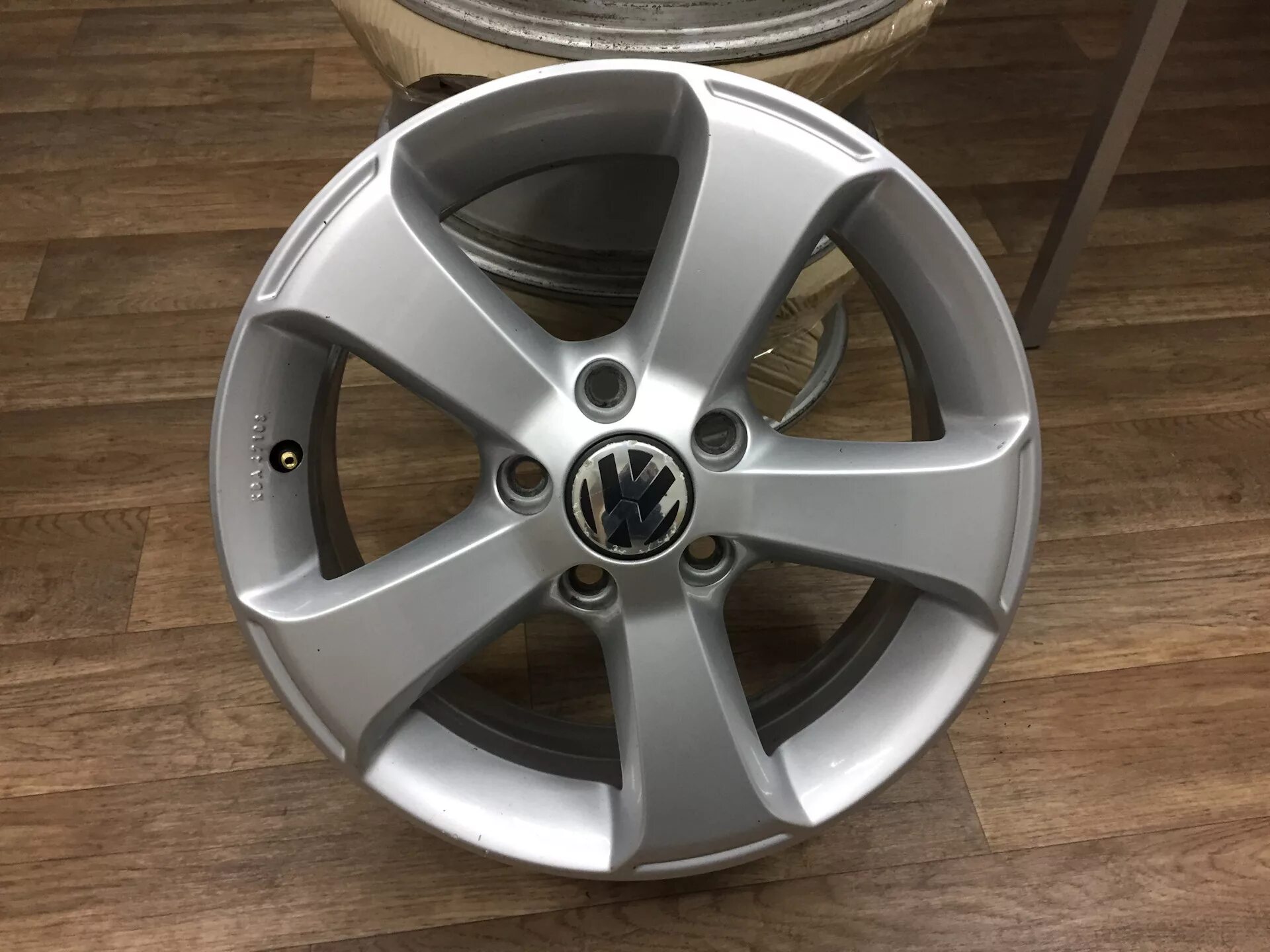 Диск Volkswagen r16 Sima. Диски Volkswagen r16 VAG Sima Brillantsilber. Диски VW Sima r17. Диски Caddy r16. Купить лит 9