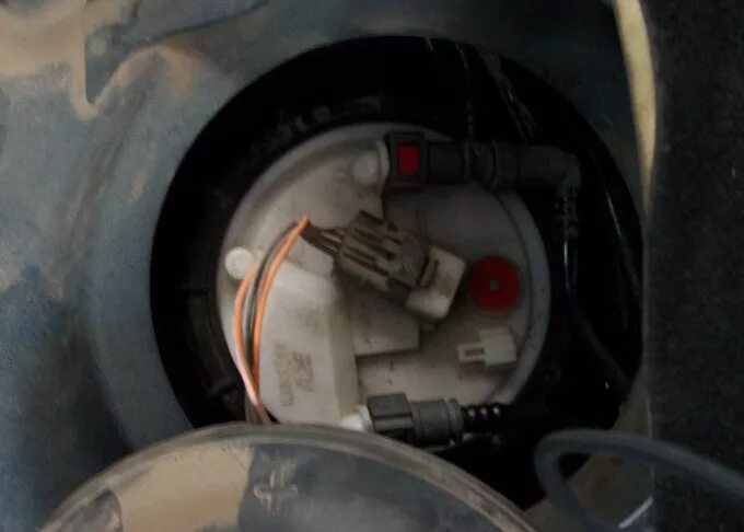 Бензонасос рено меган 2. Бензонасос рено меган 2 2008 года. Рено лагуна 2 2 1 6 16 бензонасос. Рено меган 2 2007 топливный насос. Топливный насос рено меган 2.