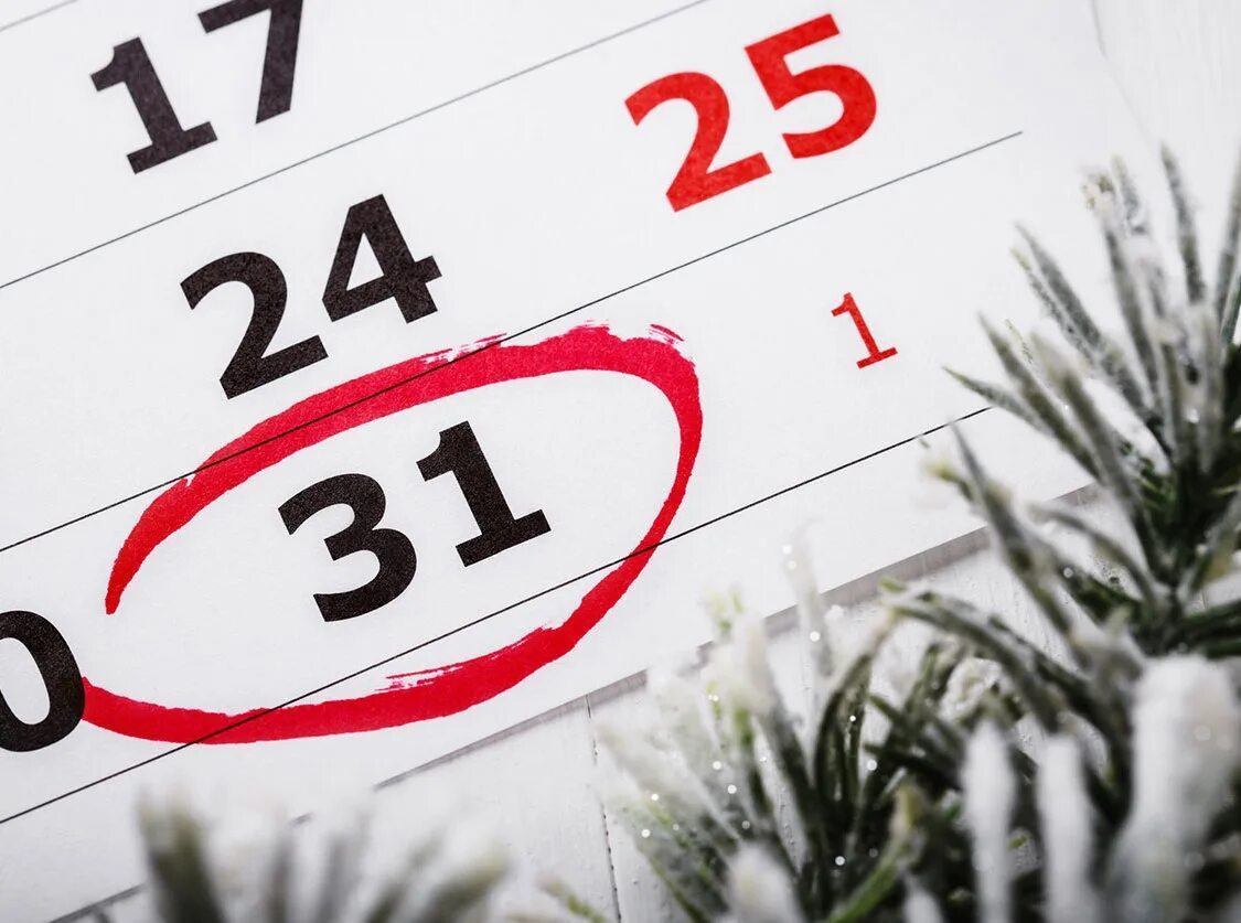Календарь 31 декабря. Сократить новогодние каникулы. Выходные на новый год. Праздничные дни в январе.