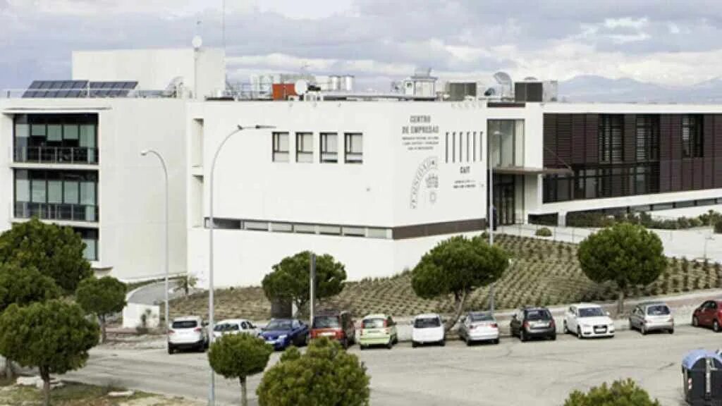 Unirx. Здание CAS. Politecnica Salesiana University. Барселона школа Salesianas. Technical University Politécnica de Madrid Laboratory.