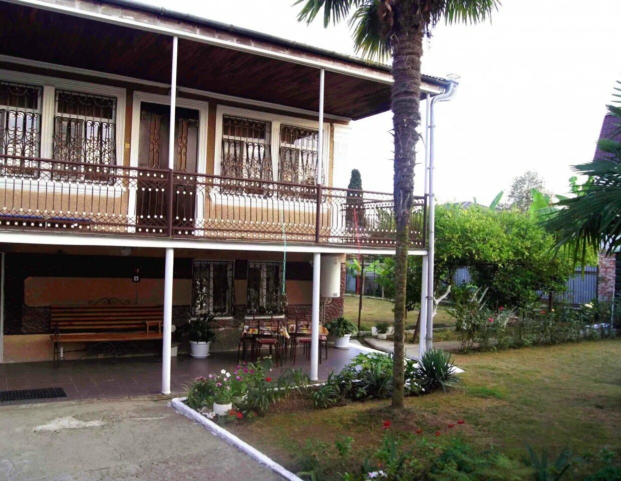 Сухум частный. Синоп абхазия эко домики. Сухуми частный сектор. Сухум частный. Сухум ул садовая.