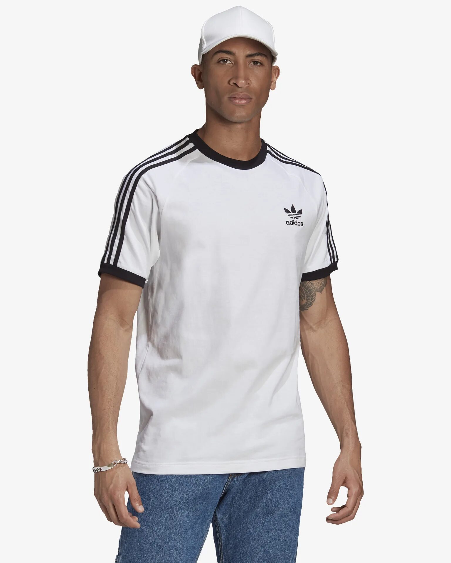 Adidas originals футболка 3-stripes tee. Мерч адидас. Футболка 3 stripes. Женская adidas 3 stripes original. Adidas 3 stripes tee.