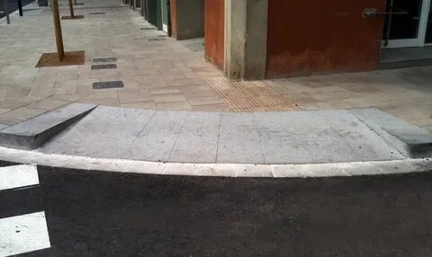 Спуск на тротуарах