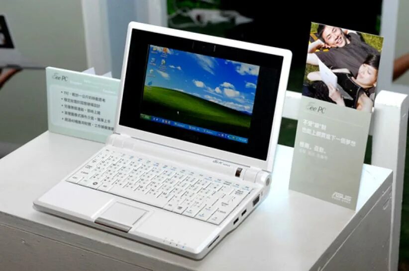 Eee 4g. ASUS Eee PC 701. Eee PC 701 4g. Мини ноутбук ASUS Eee PC. Маленький ноутбук ASUS Eee PC.