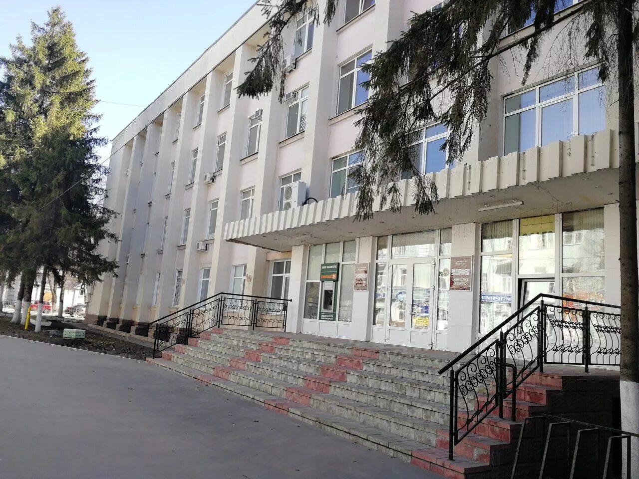 Г. Директор гимназии 34 орел. Директор гимназии 34 орел. Ул металлургов 20 орел. Гимназия 34 орел адрес.