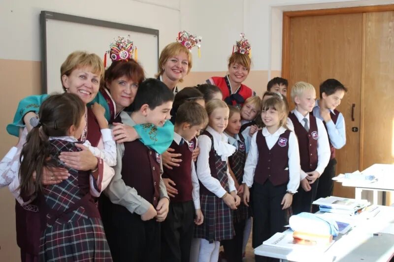 сш номер 3 г. школа 28 в первореченское динской район. в школу в 28 лет. в школу в 28 лет. 11 школа астрахань.