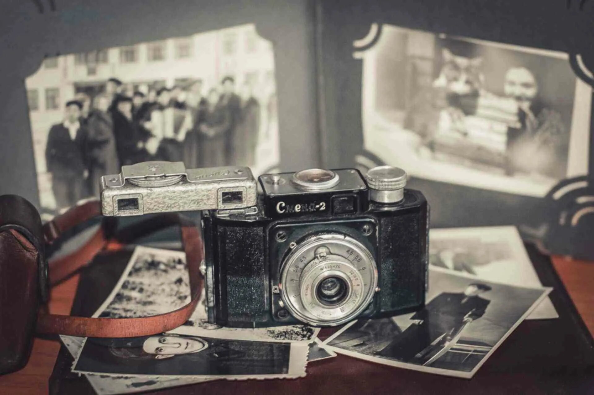 Старая фотопленка. Старый телевизор. Ретро старых видео. Винтажный фотоаппарат. Женские панталоны 70 х годов.