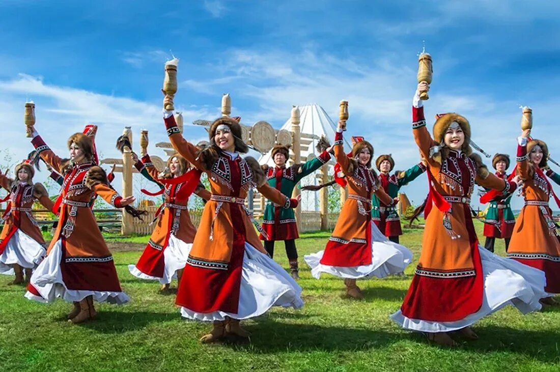 Саха песня. Ысыах Якутский праздник. Якуты праздник Ысыах. Якутский национальный праздник Ысыах. Якутская культура Ысыах.