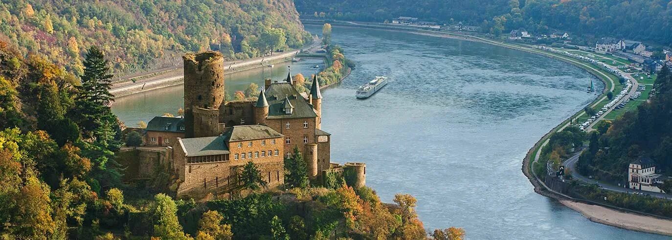 Рейн протекает через. Река Рейн в Германии. Река Рейн Эхо. Круиз по Рейну. Замки на реке Рейн.