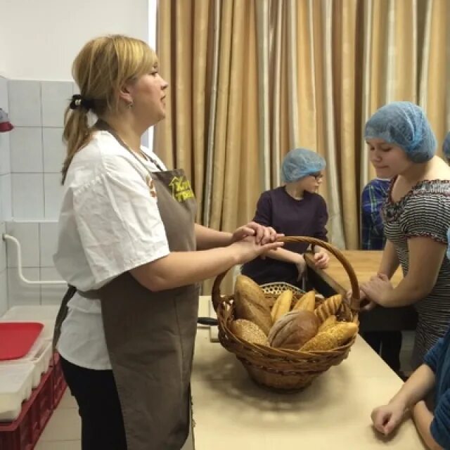 Хлебопекарня совхоз им ленина. Хлебные традиции пекарня совхоз имени ленина. Пекарня совхоз имени ленина. Пекарня совхоз ленина экскурсия. Хлебные традиции совхоз имени ленина.