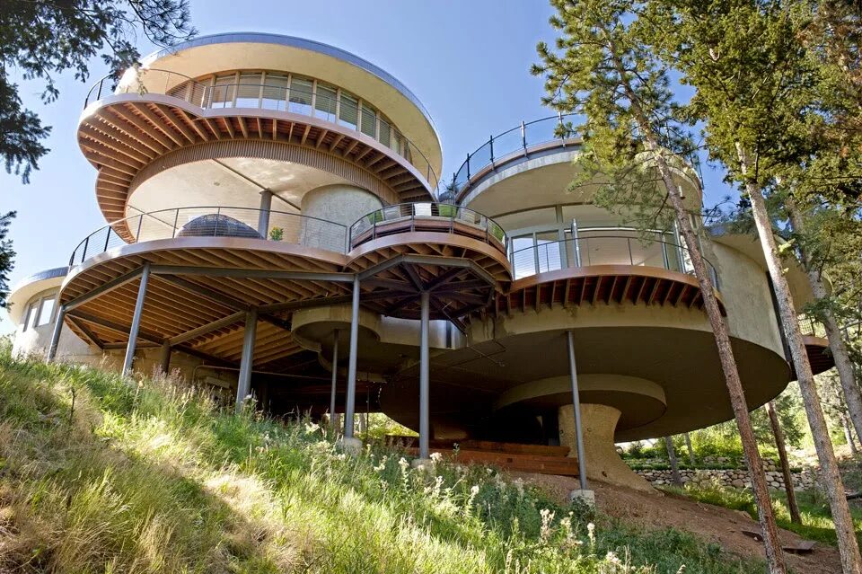 Купольный дом архитектора гребнева. Купольный дом наоми кэмпбелл. Дом купол экодом. Круглый дом. Дом сфера.