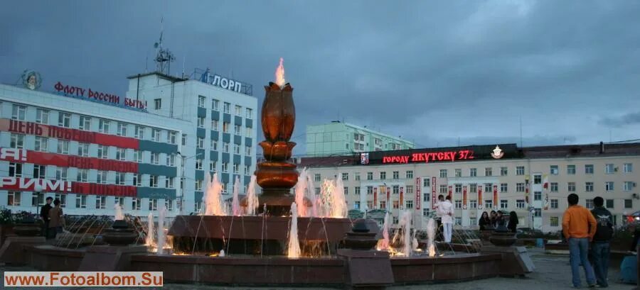 фонтан на площади орджоникидзе якутск. город якутск площадь орджоникидзе. якутск площадь орджоникидзе летом. город якутск площадь орджоникидзе. площадь орджоникидзе якутск.