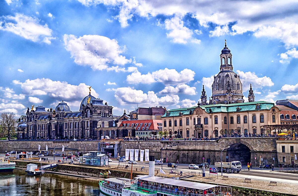 Дрезден это. Терраса Брюля в Дрездене. Дрезден Эльба. Дрезден набережная. Германия Дрезден брюльская терраса.