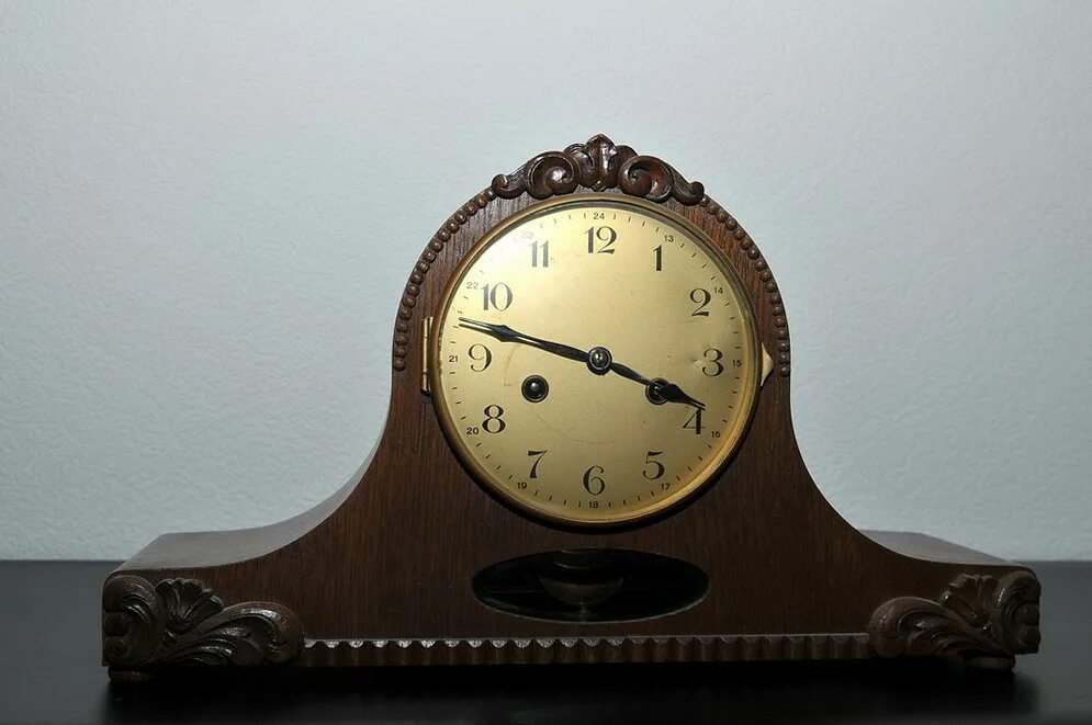 The clock is the desk. Деск клок. desk clock. часы kienzle простые старинные. clockwork ca.