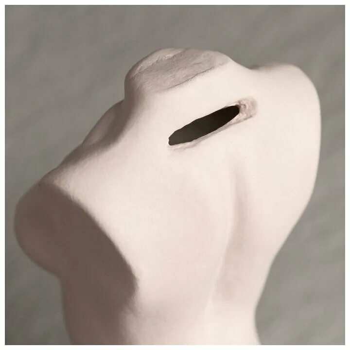 копилка керамическая березка. девушка с копилкой в руках. копилка женщин. копилка для денег. женщина с копилкой.