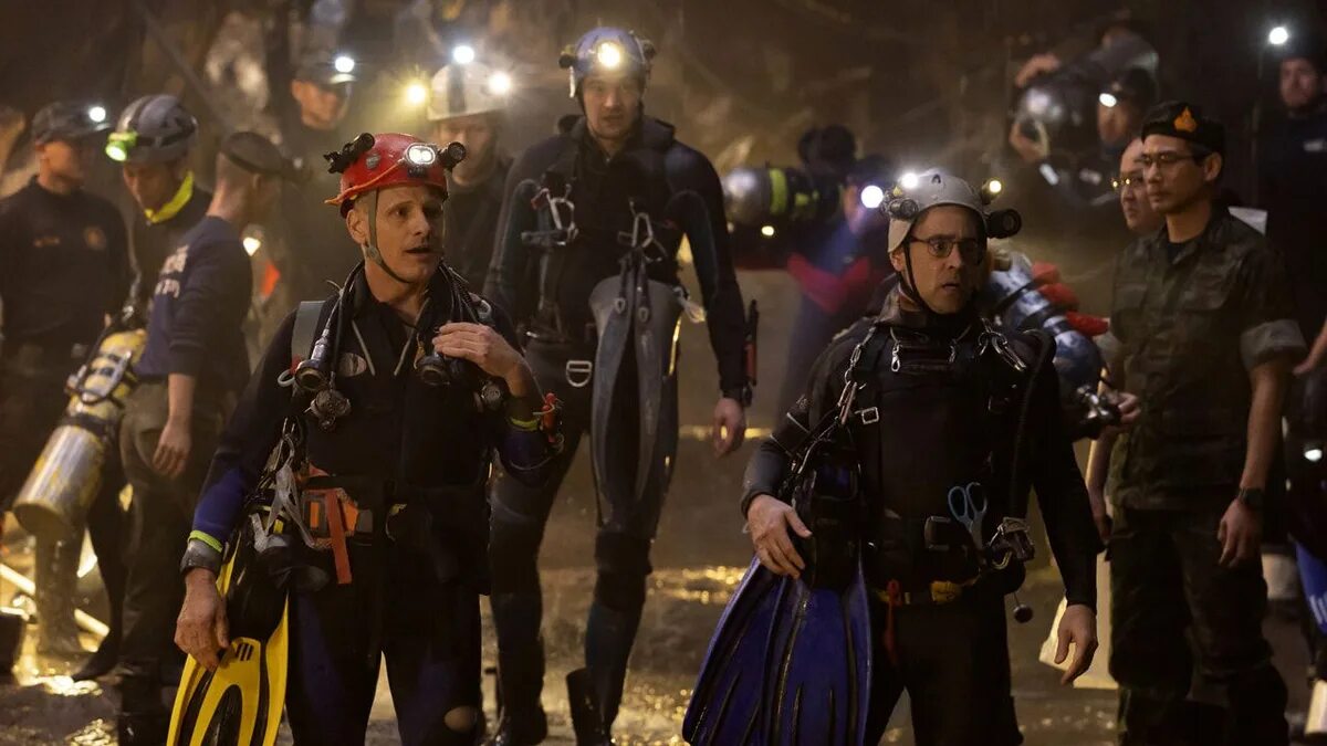 Вечная жизнь 2025. 13 жизней (2025). 13 жизней thirteen lives. 13 жизней фильм 2025.