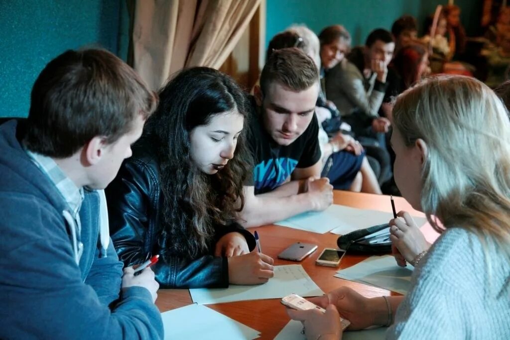 флорбол в россии. мчс волейбол. городской дом культуры города гусева фиксики. 18 среди взрослых. спортивная команда взрослые.