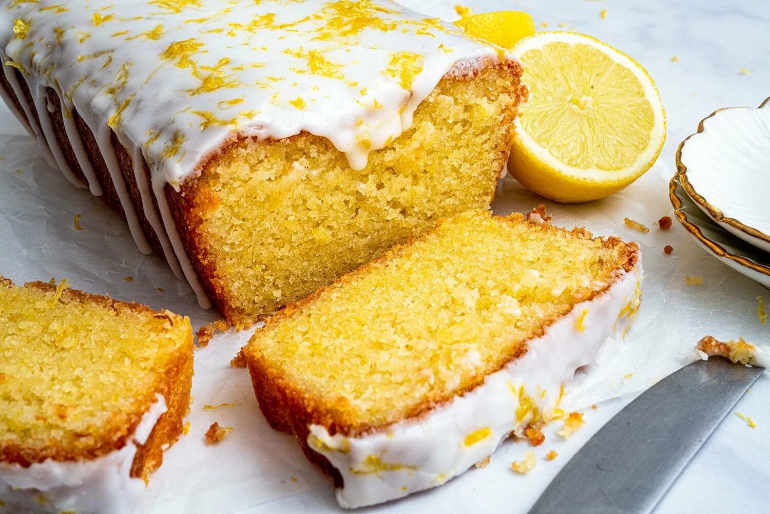 Lemon drizzle Cake. Творожно лимонный пирог. Лимонное пирожное. Лимонный пирог Сары. Лимонный кекс простой