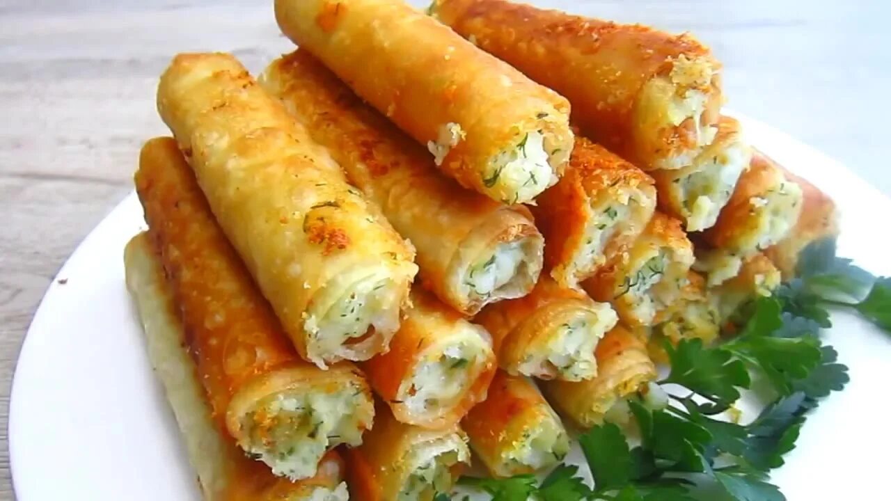 трубочки из лаваша. закуска из лаваша трубочки. закуска из лаваша трубочки. трубочки закусочные из лаваша. трубочки из лаваша с сыром.