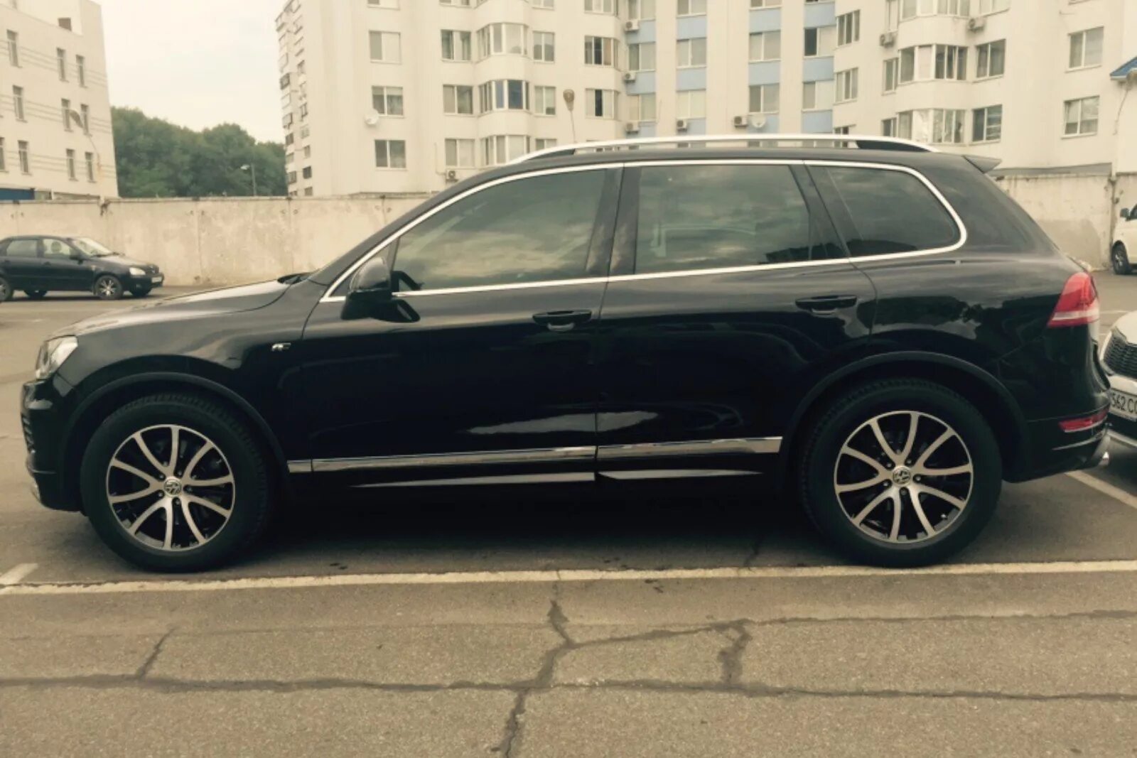 Какие диски на туарег. Туарег 2 диски. диски на vw touareg nf. volkswagen touareg nf диски. диски vw touareg r19.