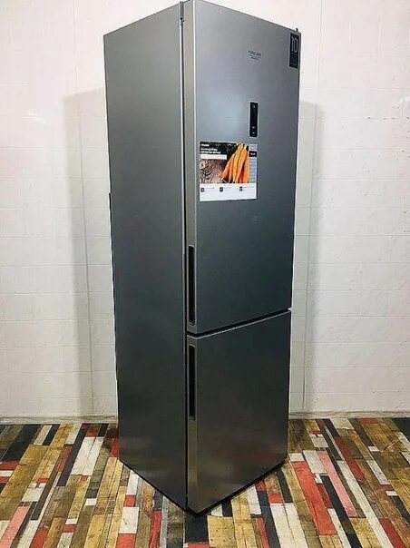 Холодильник hotpoint ariston 5200. Hotpoint HF 5200 S. Ariston 5200. Холодильник Хотпоинт Аристон 5200 s дребезжит за первыящиком что то.