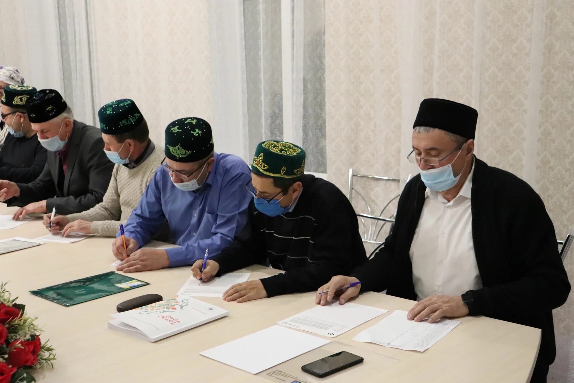 урок труда татар информ. татарский диктант фото. татарский диктант. татарская рукопись 16 века. письменный алфавит татарского языка.