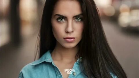 Модели брюнетки с зелеными глазами